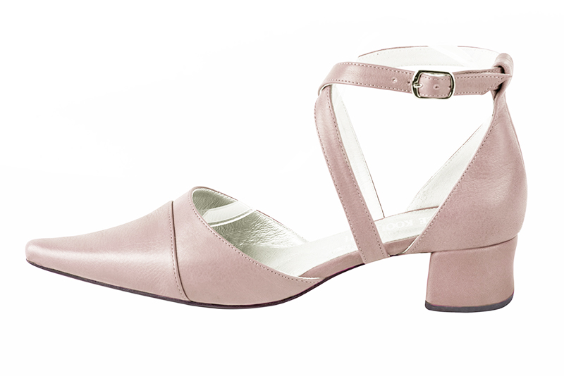 Powder pink women's open side shoes, with crossed straps. Pointed toe. Low flare heels. Profile view - Florence KOOIJMAN